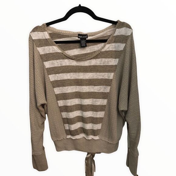 Wet Seal shirt   - Picture 2 of 6